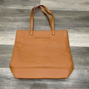 142 NWOT thirty one faux leather tote bag in camel color